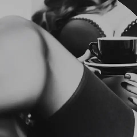 Fotogramma in bianco e nero da una produzione video